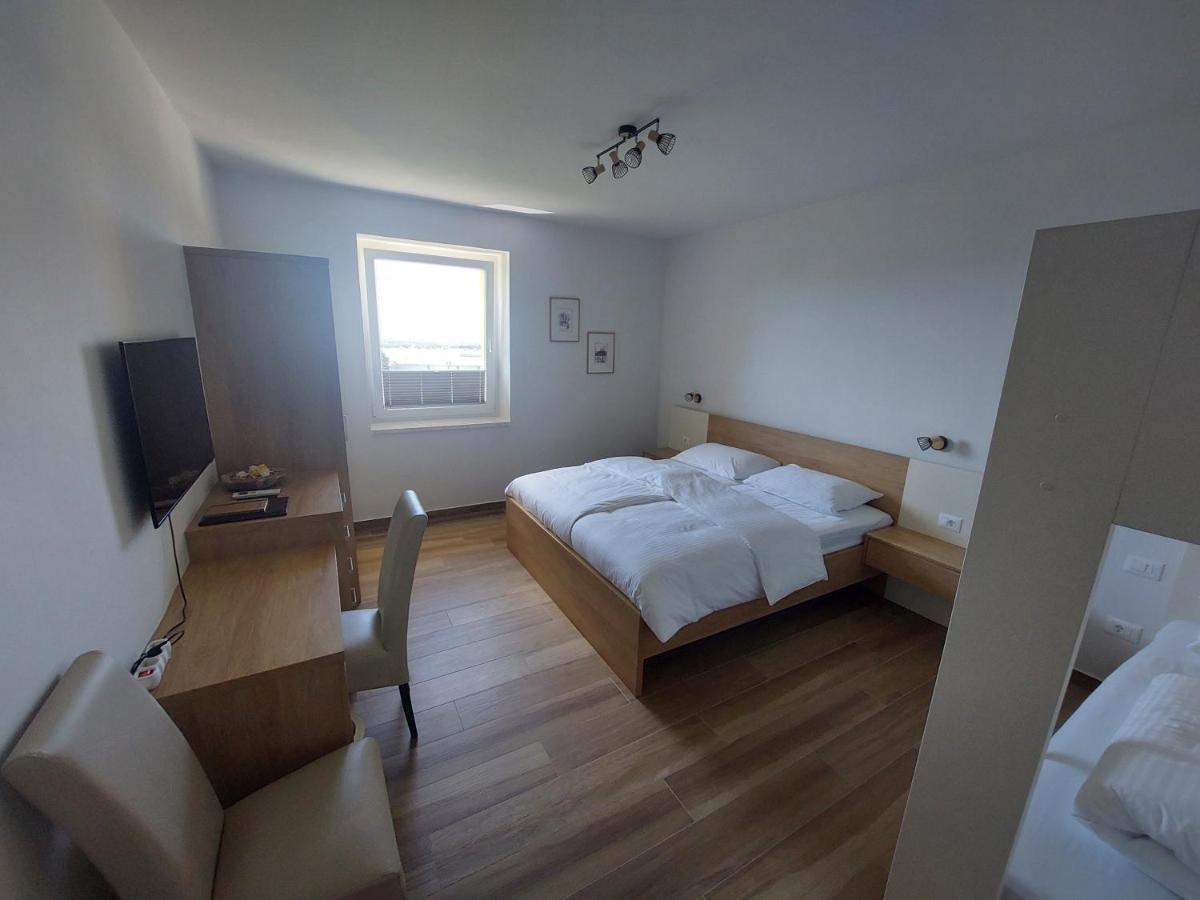 Hotel Gostilna In Pizzeria Pri Brajdi à Komen Extérieur photo