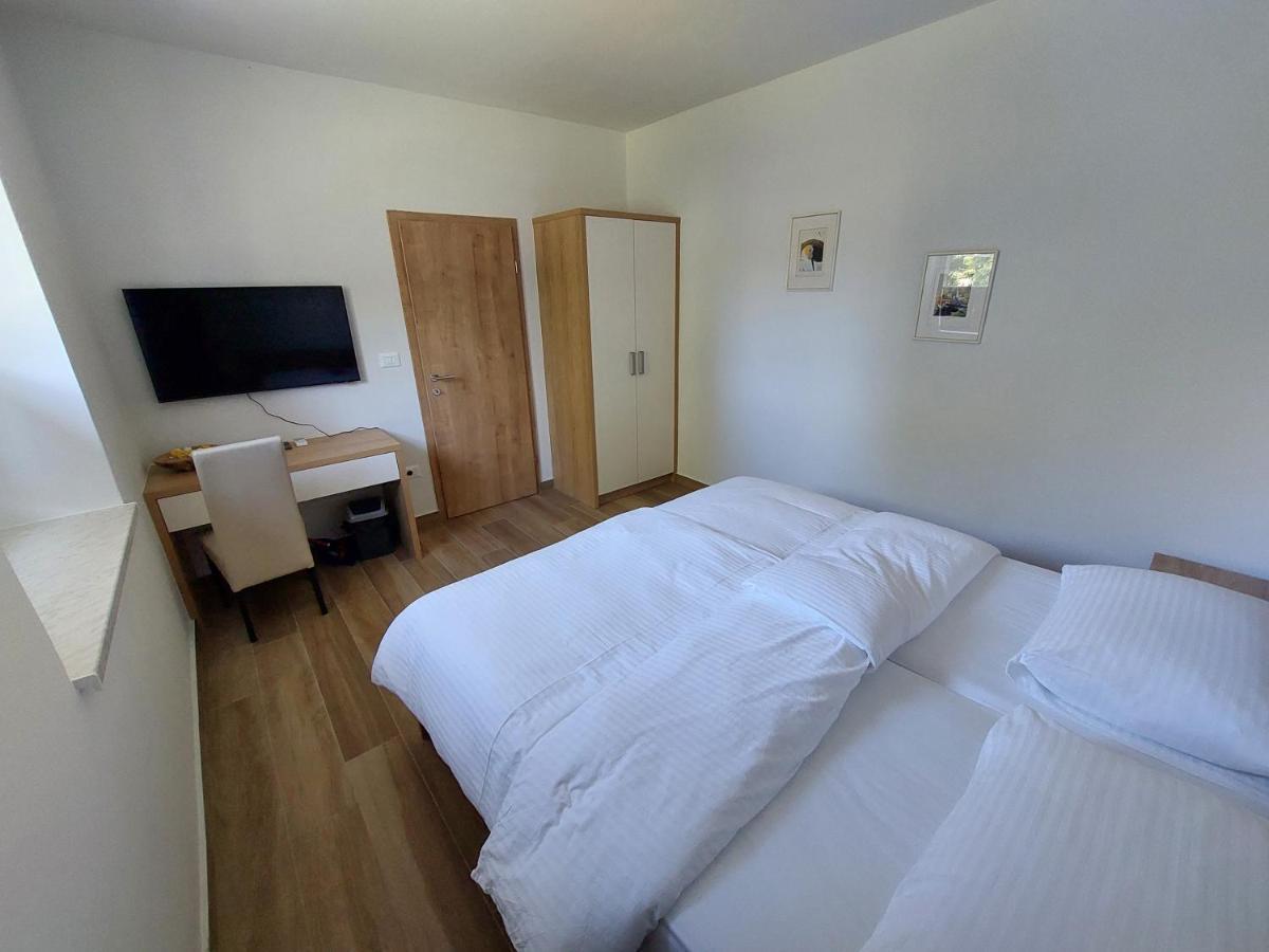 Hotel Gostilna In Pizzeria Pri Brajdi à Komen Extérieur photo